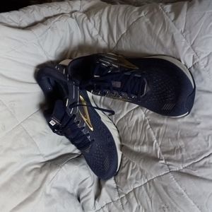 Brooks adrenaline sneakers, size 13 blue/gold GTS 19 missing inner pads